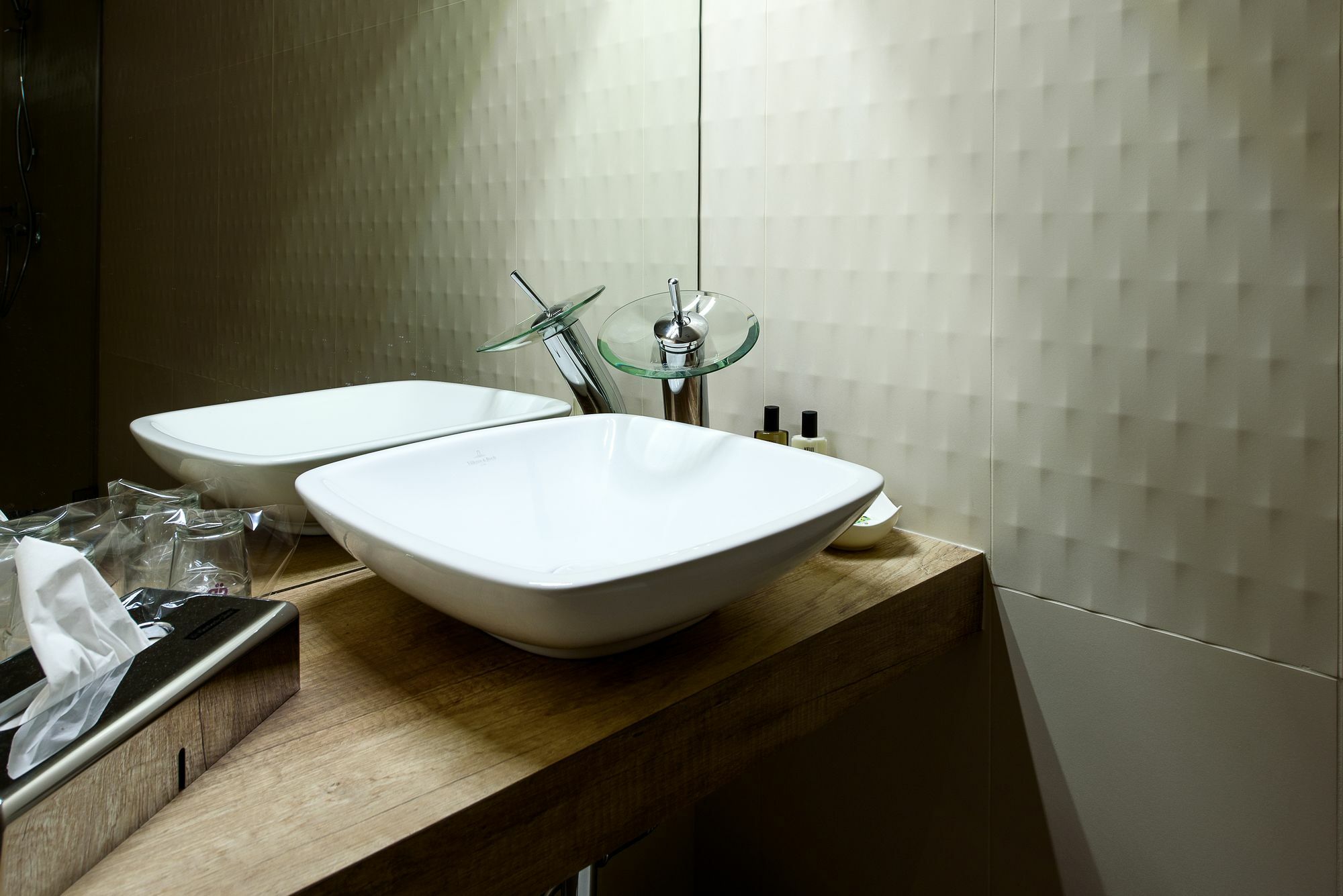 Karoly Corner Residences Apartament