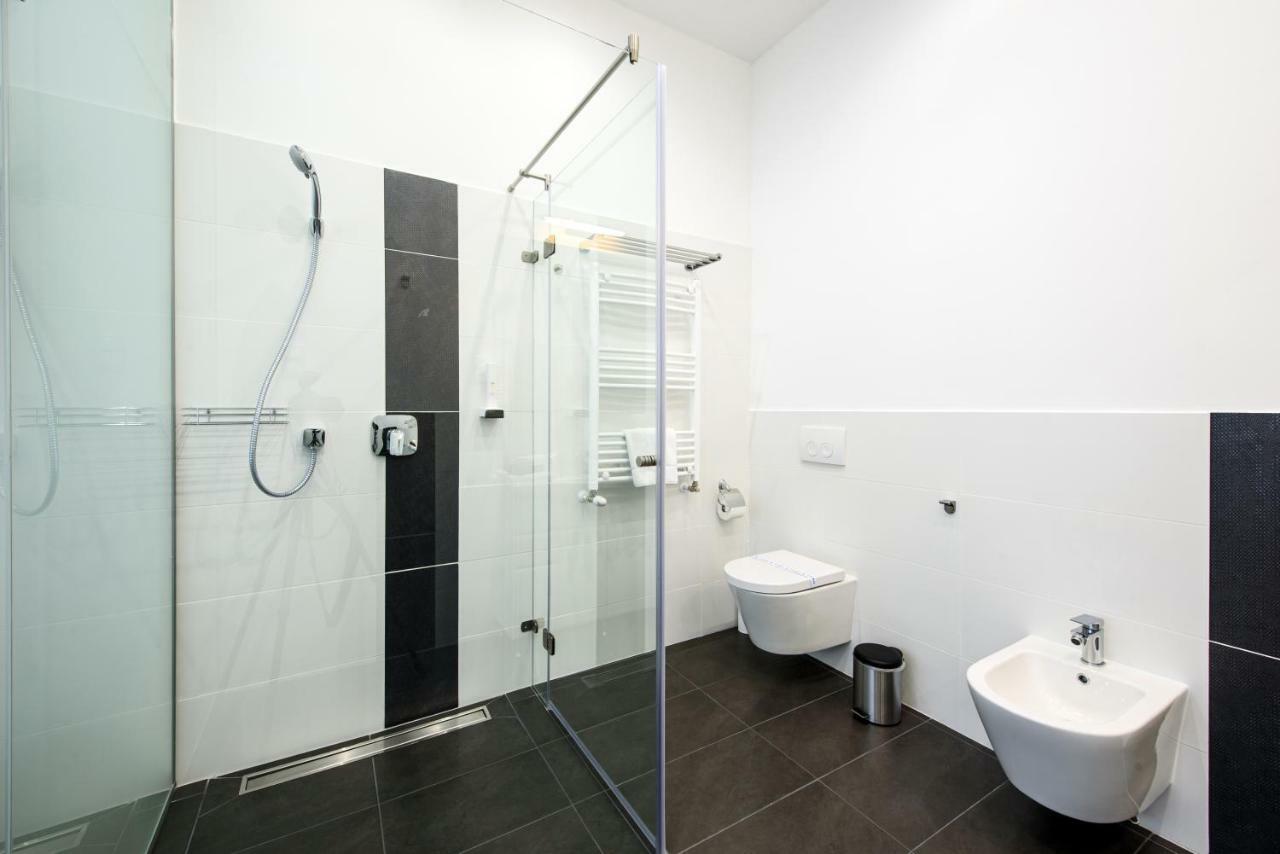 Karoly Corner Residences Apartament