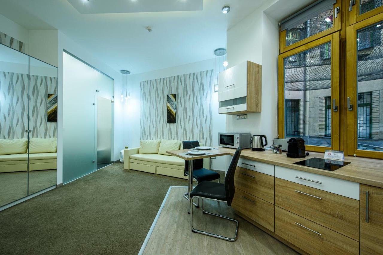 Karoly Corner Residences Apartament