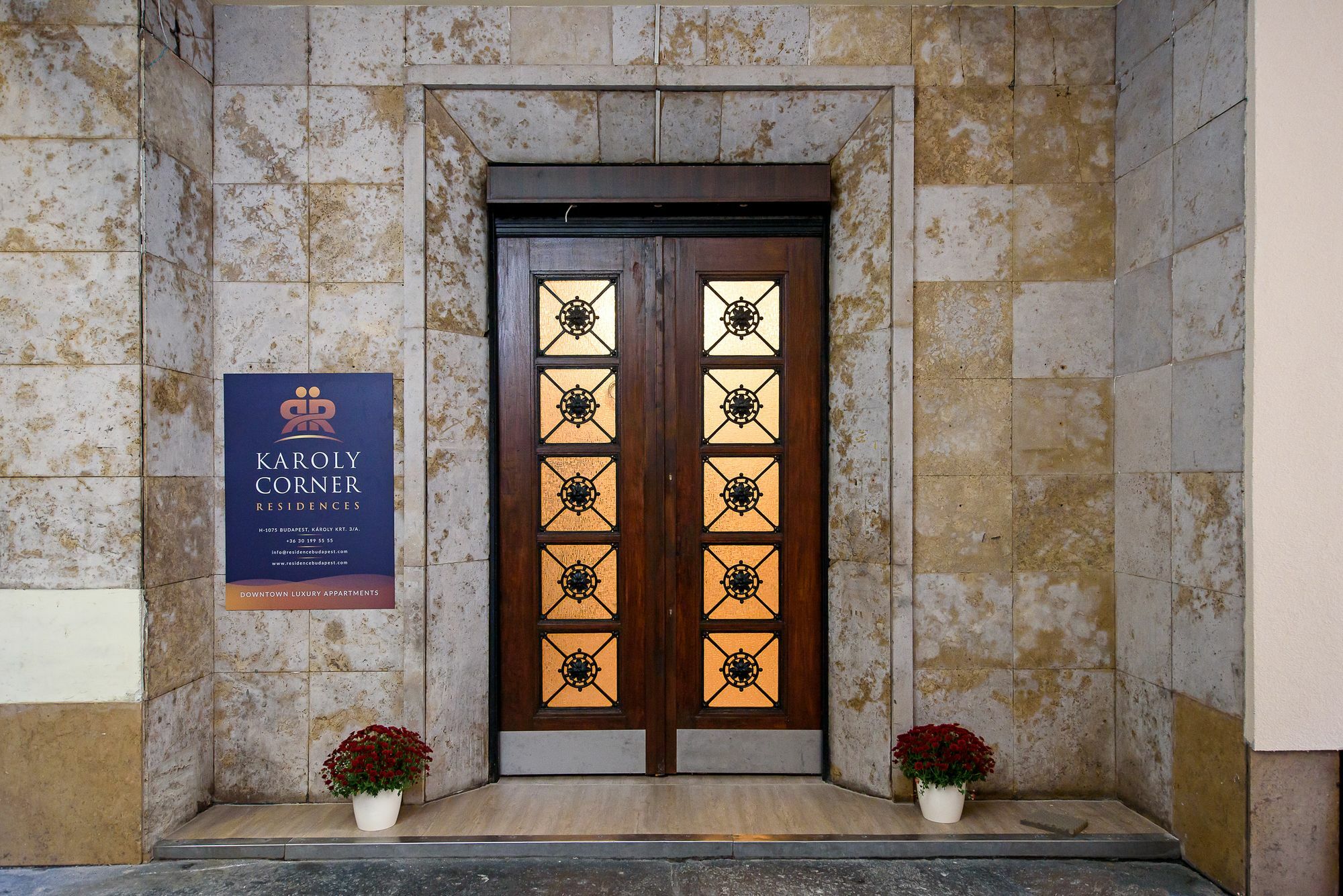 Karoly Corner Residences Apartament
