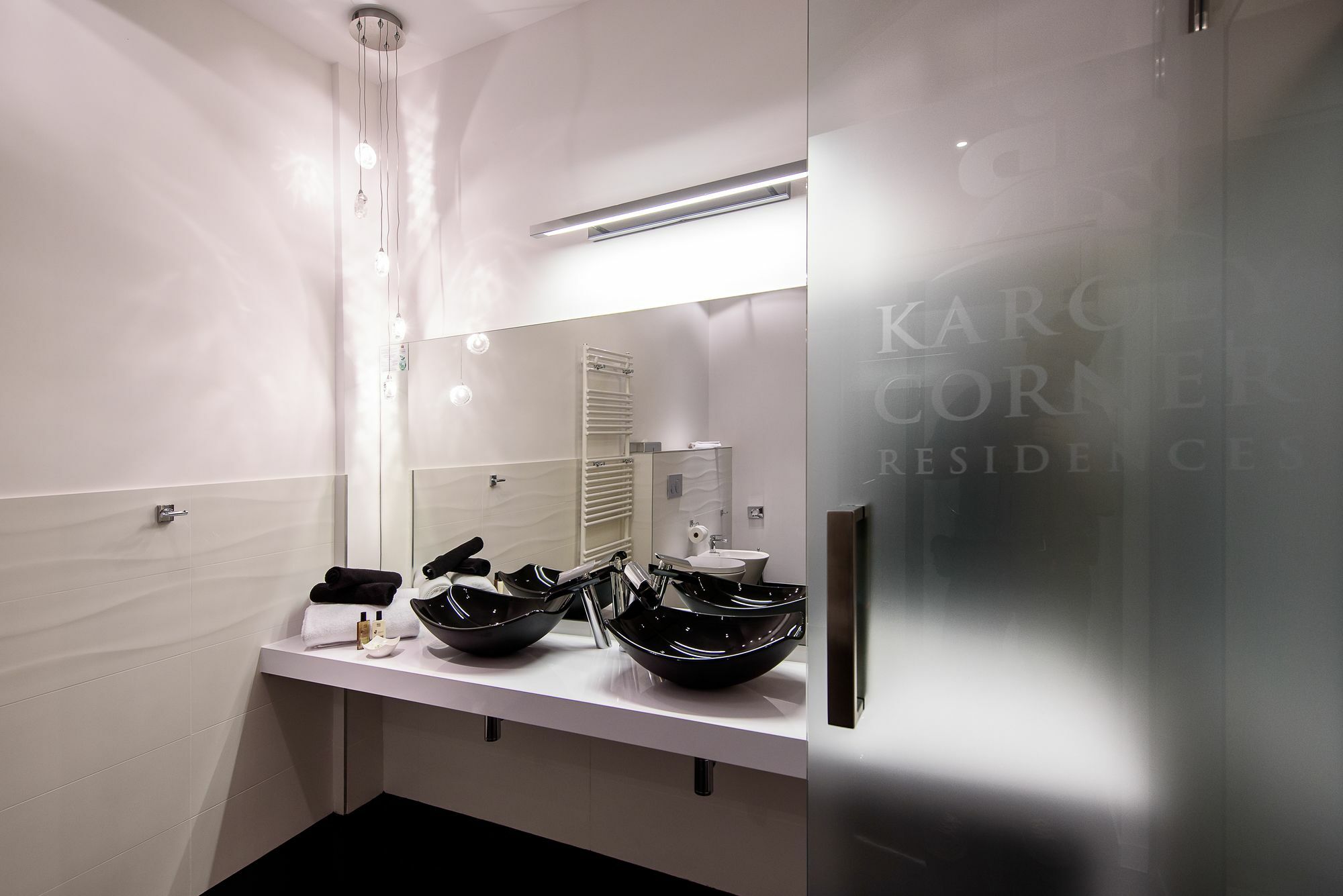 Karoly Corner Residences Apartament *