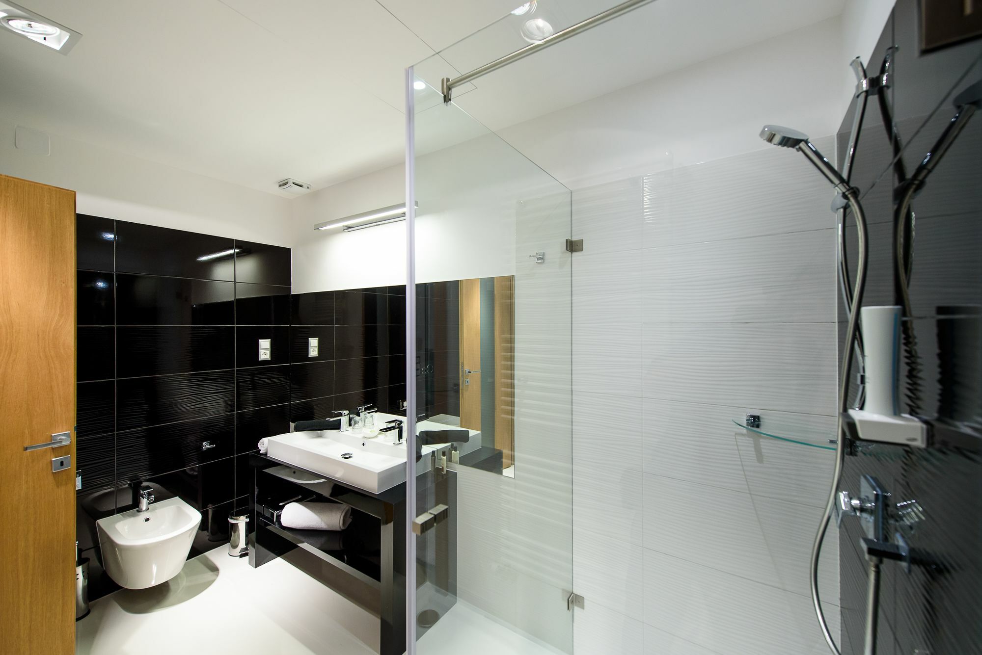 Karoly Corner Residences Apartament