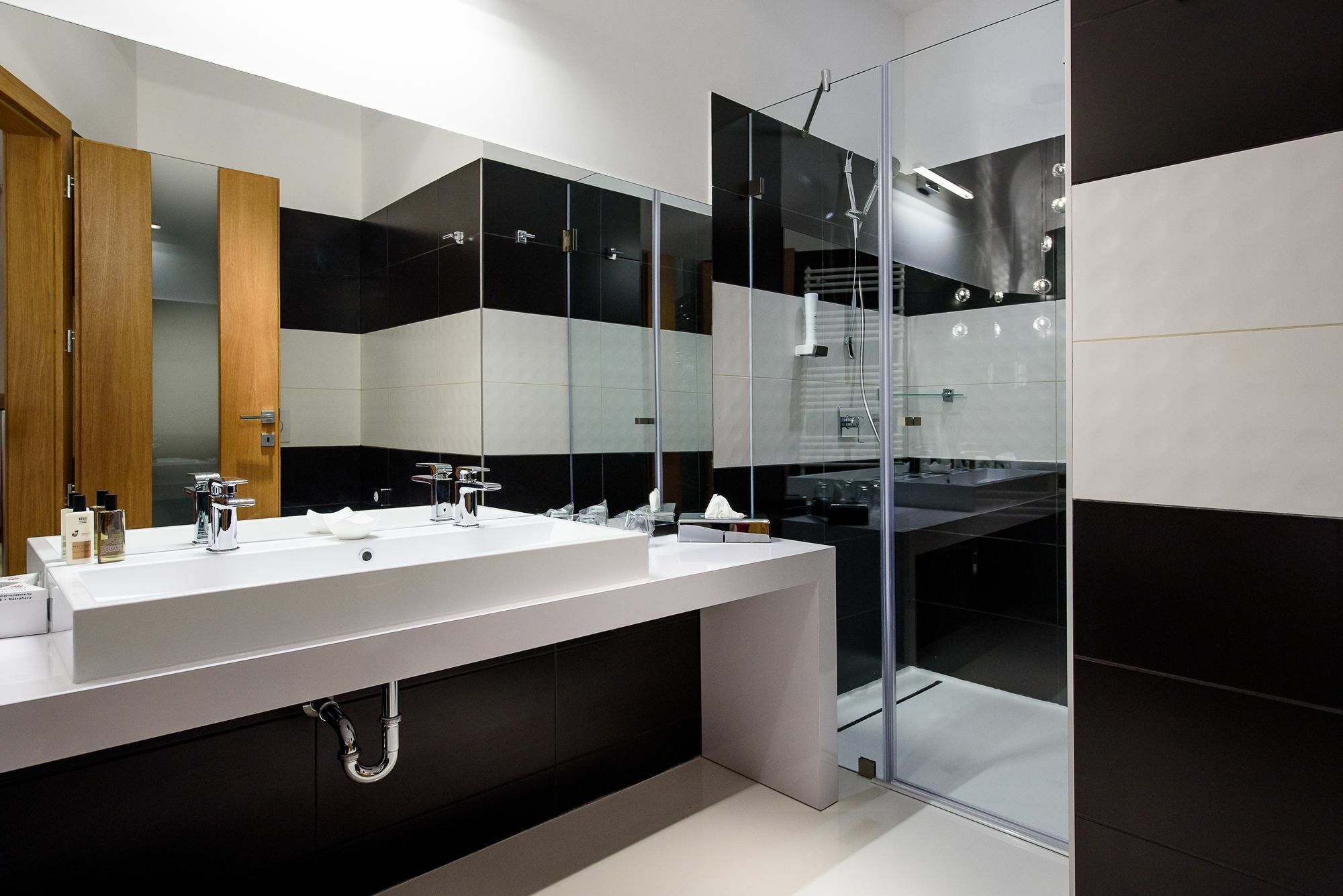 Apartament Karoly Corner Residences *